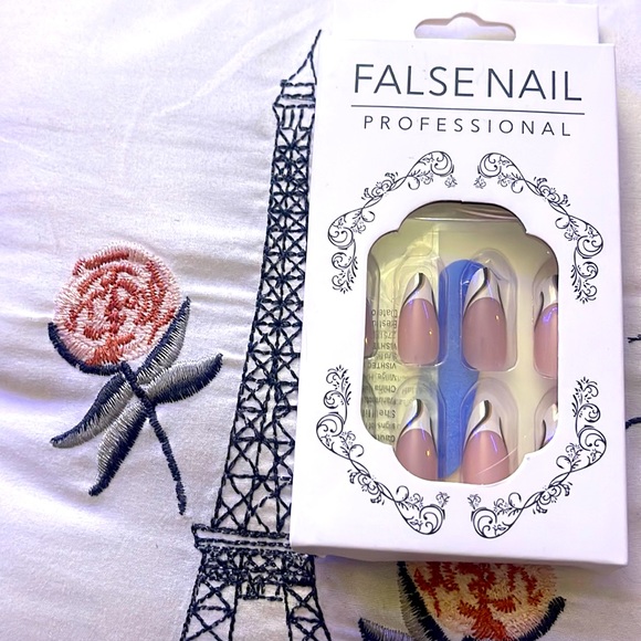 False nail 24pcs almond shape! - Picture 1 of 2
